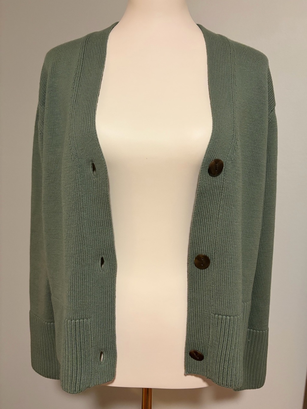 NWT Vince Green V-Neck Button Cardigan Size Small - Picture 3 of 9